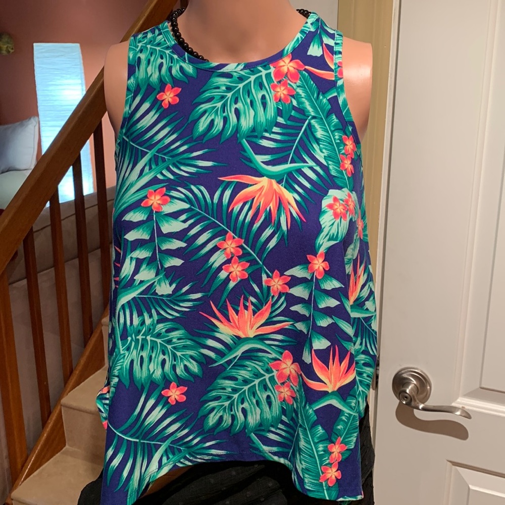 WONDER NATION. Tropical floral sleeveless top. Size M (7-8).